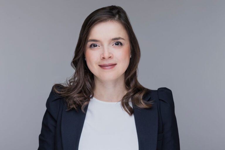 Porträtfoto von DI Dr. Irena Sulay