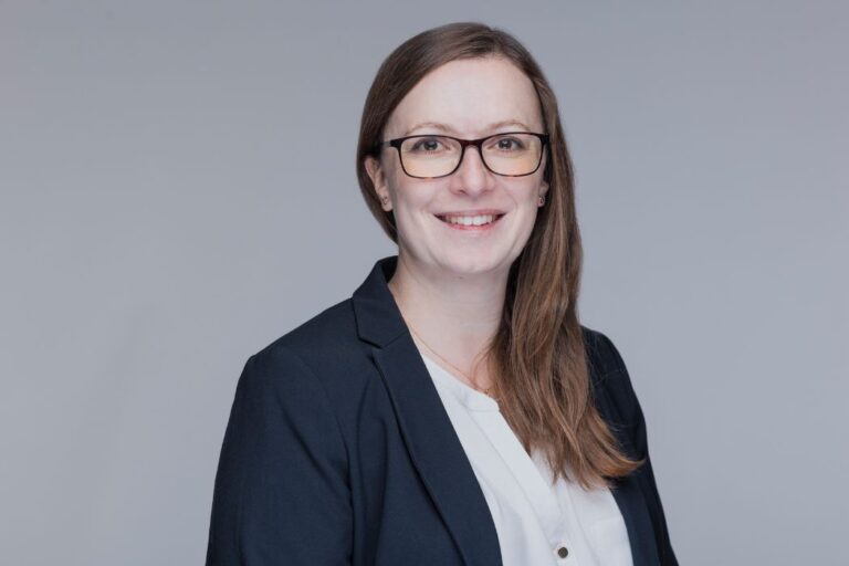Porträtfoto von DI Christina Braun