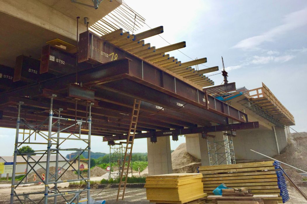 Baustelle mit Brückenkonstruktion der B25 Umfahrung Wieselburg in der Ausführung